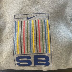 Nike SB mens hoodie size medium good condition only flaw is small stai
